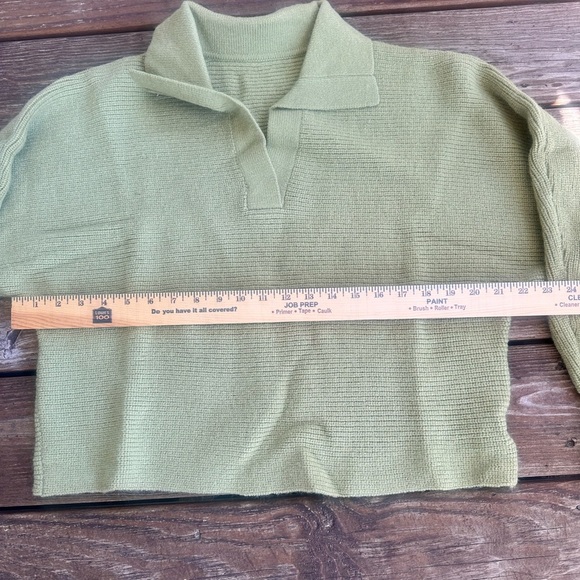 Elegant Avocado green V-Neck Women's Sweater - Picture 8 of 9